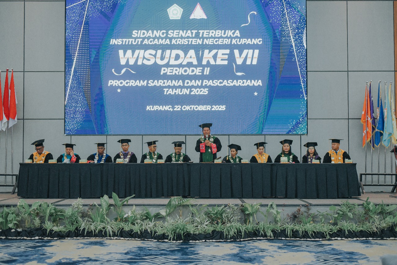 Wisuda ke-VII IAKN Kupang